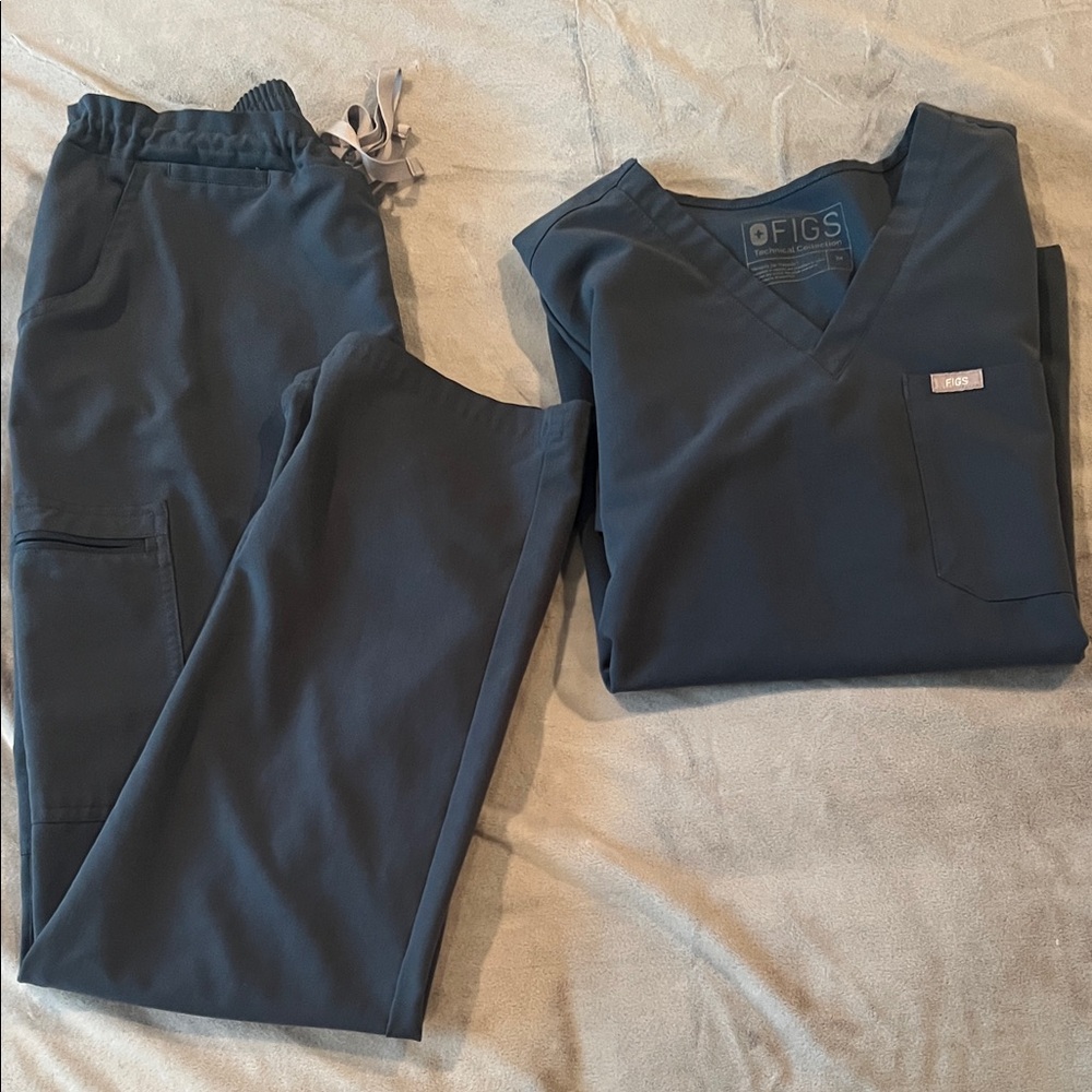 Figs Charcoal Scrub Ensemble